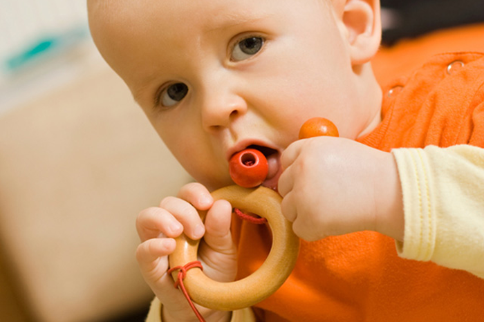 bébé avale un objet